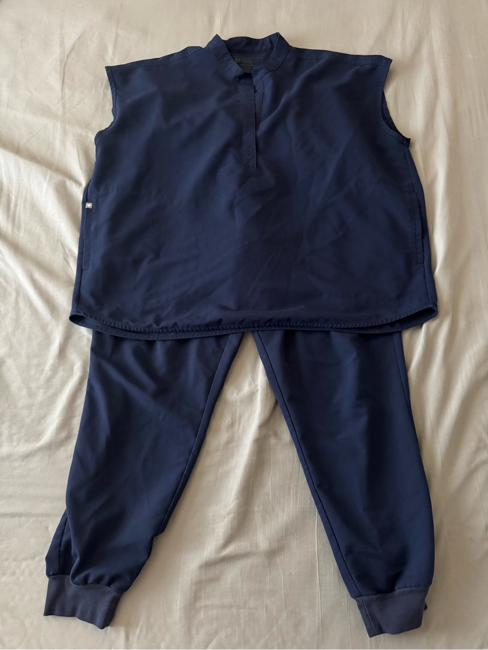 Figs XL Rafaela Oversized Scrub Top and Zamora Navy Joggers